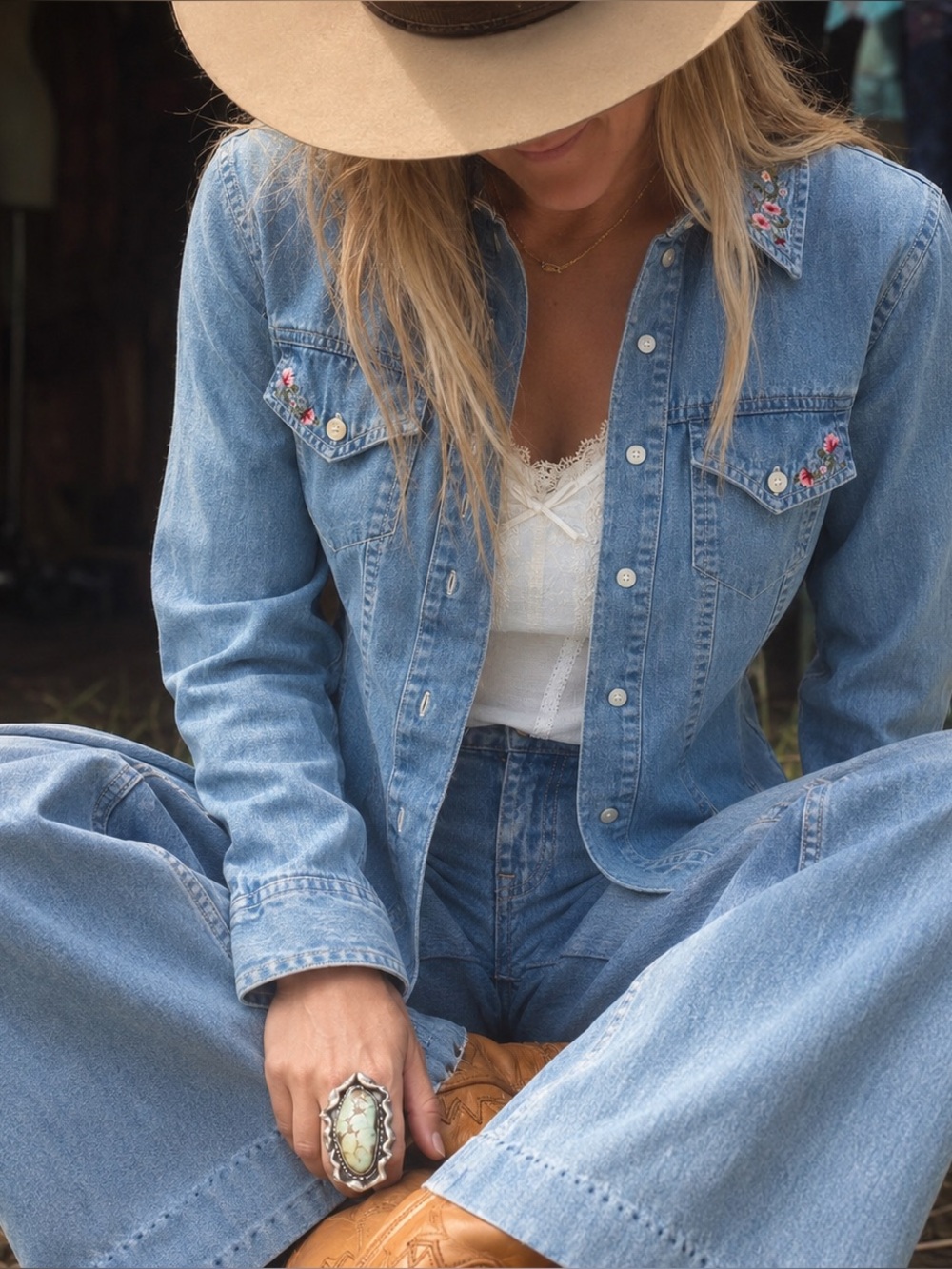 Vintage 90s Western Cottagecore Embroidered Denim Shirt Floral Fitted Boho L